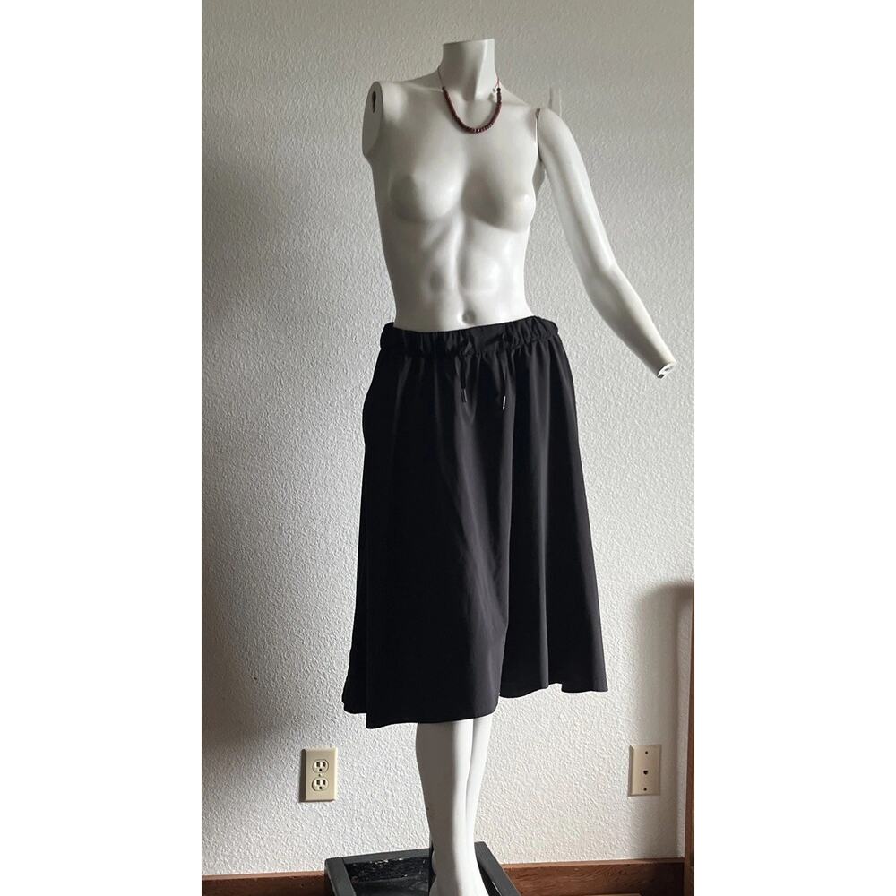 EUC Lululemon Time to Flounce Skirt Size 8 Black 8